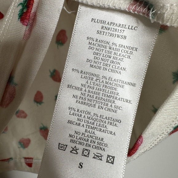 NWT REVOLVE Plush Strawberry Print Pajama Set White Women's Size Small - Picture 6 of 8